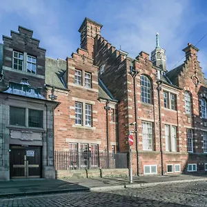 Beautiful 1-bed Near Castle Appartement
