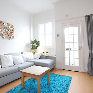 Apartment Dalmeny Street, Edinburgh