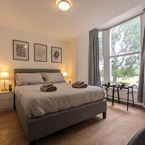 Near Centre Private Bath Free Parking Holiday home Liverpool