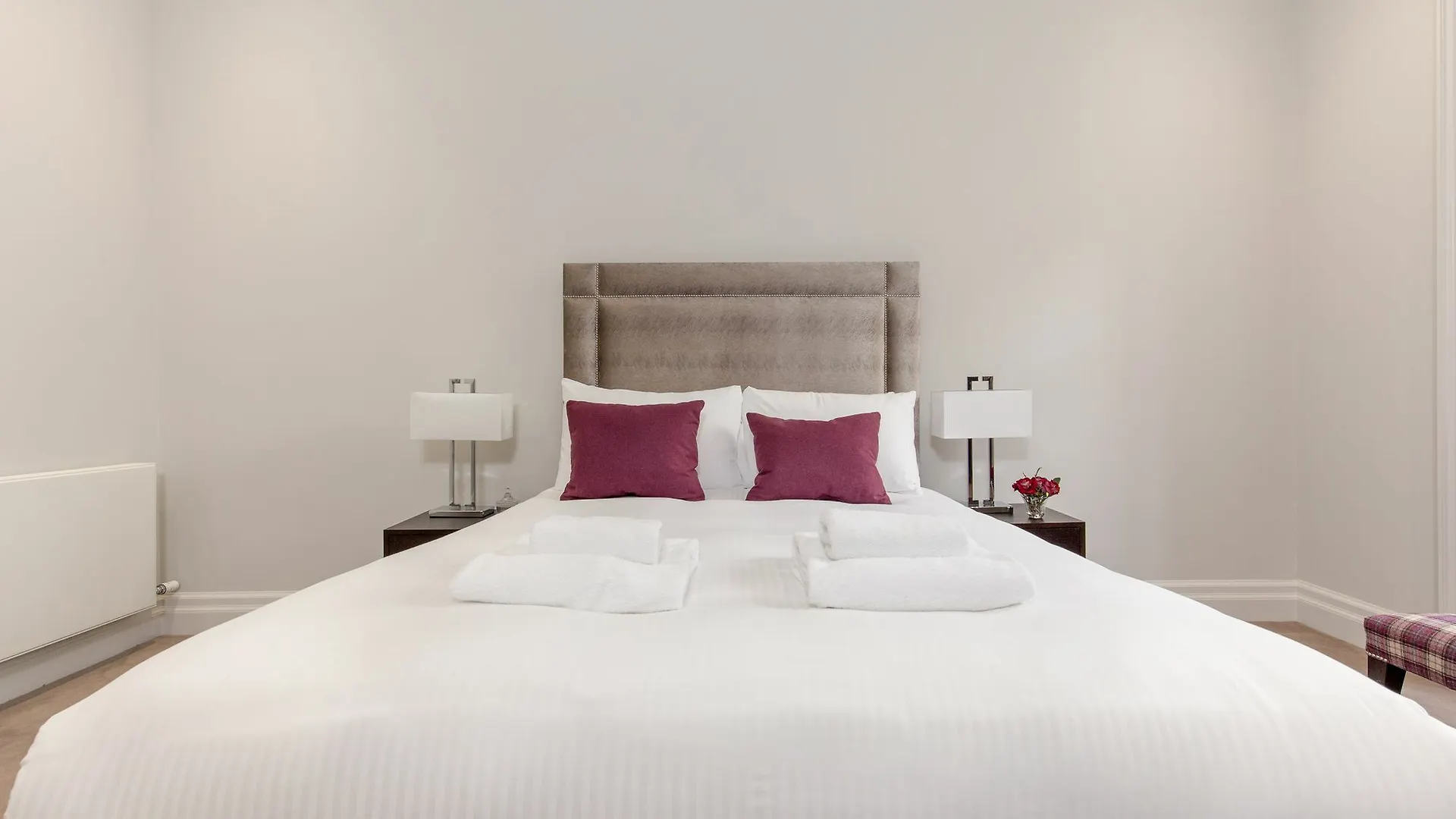 Destiny Scotland - Chisholm Hunter Suites Edinburgh Apartment