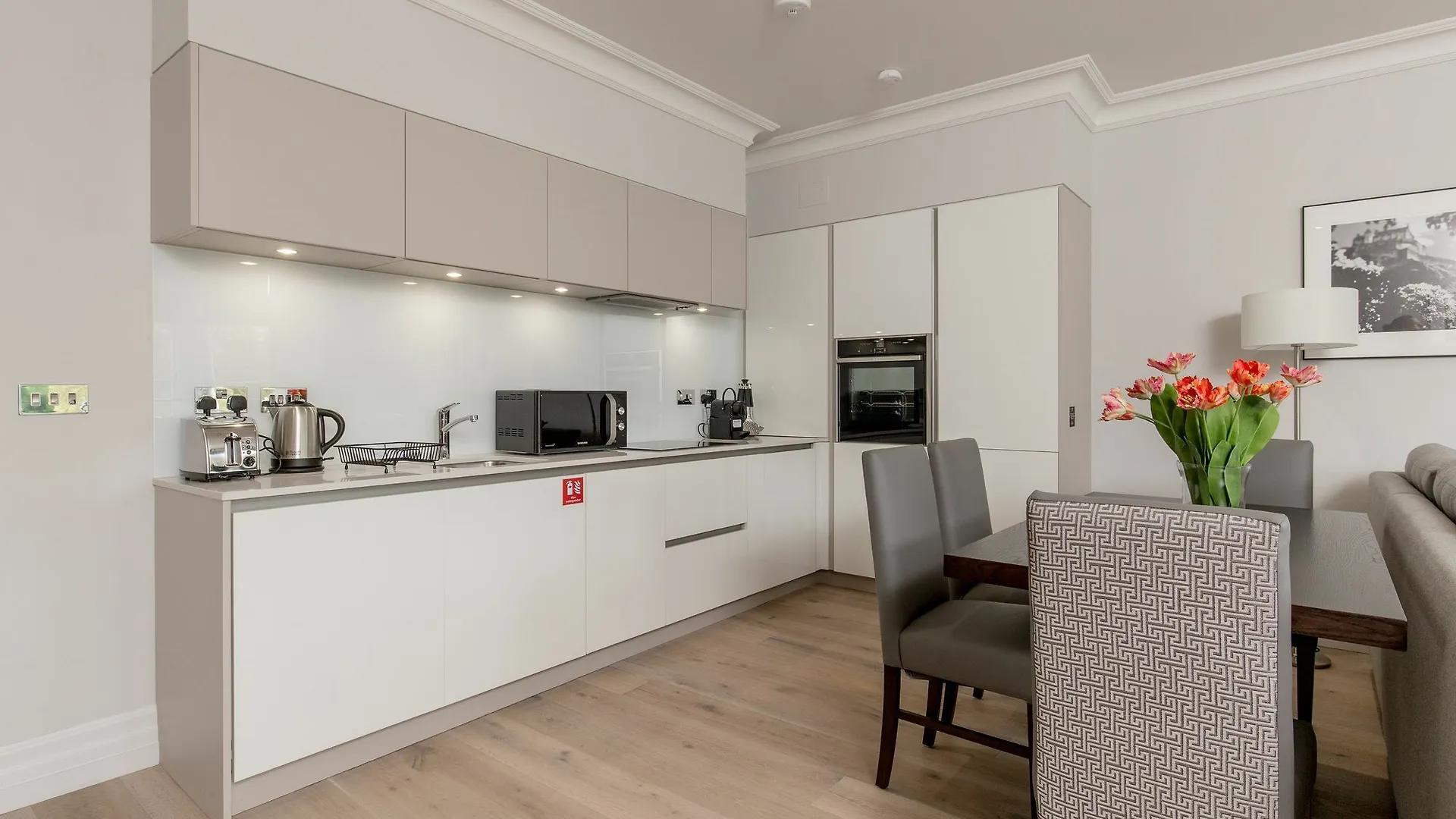 Destiny Scotland - Chisholm Hunter Suites Edinburgh Apartment